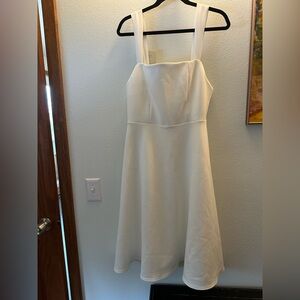 Elegant White Sleeveless Dress